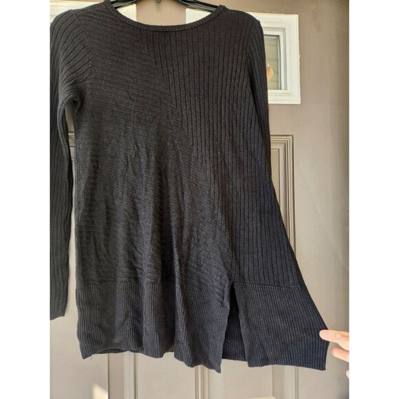 Ribbed Knit Sweater Long Sleeve Black Top With Bottom Slit Womens Size XS - Picture 2 of 5